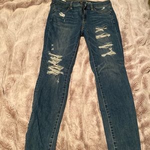 Distressed AE high rise jegging like new